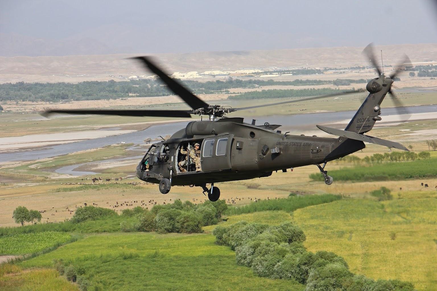 Вертолет uh 60 black hawk. Uh-60a «Блэк Хоук». Вертолёт uh-60 Black Hawk. Вертолеты США uh 60. Uh-60 Blackhawk.