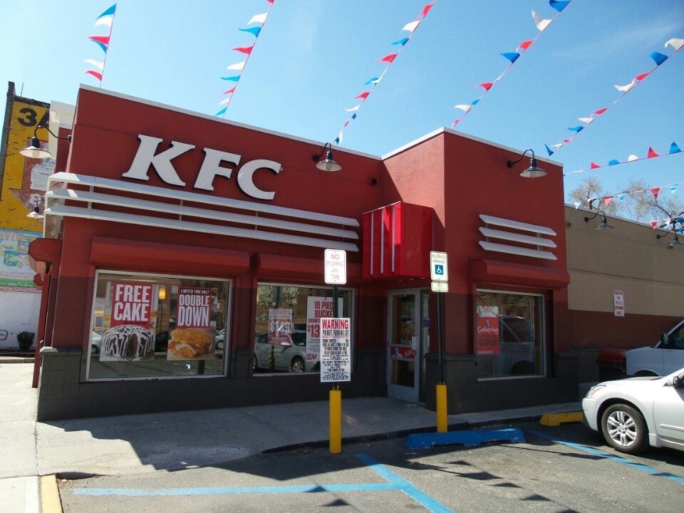 Kfc севастополь. KFC горячий ключ. КФС Севастополь. КФС Севастопольская. КФС В горячем Ключе.